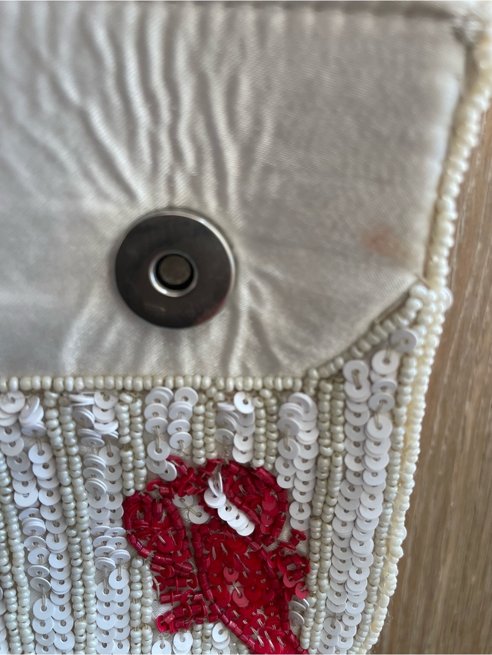 Viral Handcrafted Beaded/Sequin Lobster Shoulder Bag - White with Red Lobsters - Picture 11 of 13